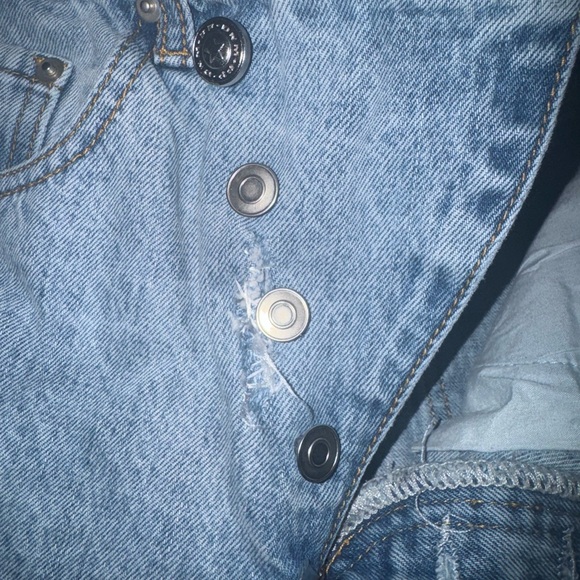 Princess Polly HOLLY Highrise ASYMMETRIC RIPPED LEG JEANS LIGHT WASH DENIM - Picture 6 of 10